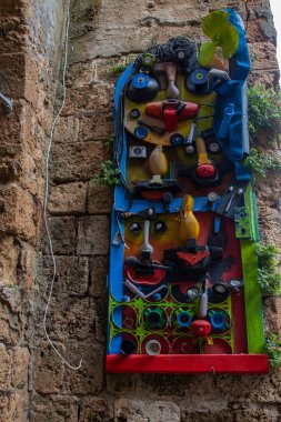 Eski Akko şeridinde çeşitli ve renkli hurda yığınları toplandı.