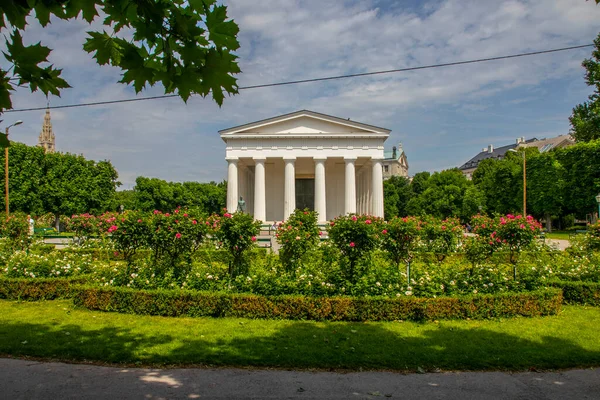 人民公园 Volksgarten 是奥地利维也纳Innere Stadt第一区的一个公园 — 图库照片