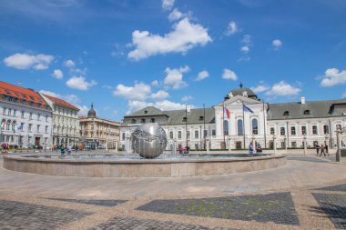 Grassalkovich Sarayı, Bratislava 'da bir saraydır ve Slovakya cumhurbaşkanının ikametgahıdır..