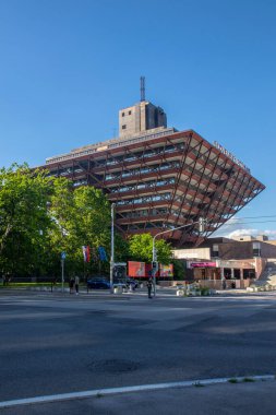 Slovak Radyo Binası Bratislava 'da yer almaktadır. Ters dönmüş bir piramit gibi..
