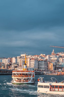 İstanbul, Türkiye, 2 Ocak 2022 - İstanbul, Karaköy 'deki Galata Limanı' nda seyir gemisi