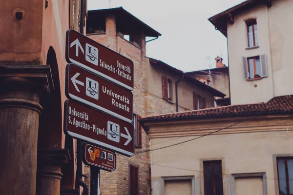 Bergamo Italien März 2022 Straßenschild Mit Straßennamen Und Gebäuden Hintergrund — Stockfoto