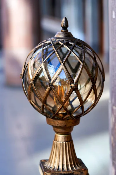 Prachtige vintage straatlamp op de straat van St. Petersburg — Stockfoto