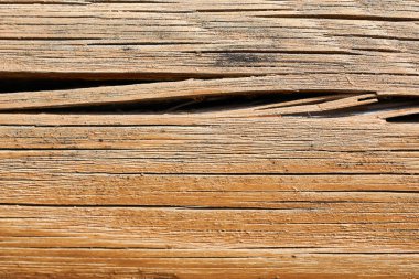 Eski çatlak bir tahtanın dokusu ve arka planı. Tahta kahverengi tahta.