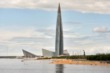 Finlandiya Körfezi kıyısındaki Gökdelen Lakhta Merkezi, St. Petersburg, Rusya