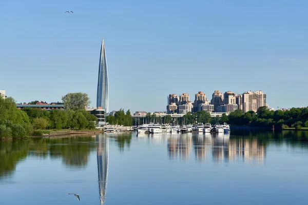 Skyscraper Gazprom Petersburg Fucking River Background Blue Sky Cityscape Summer — Stockfoto