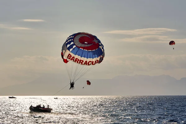 Parachute Sur Mer Activités Nautiques Villégiature Vacances Extrêmes Bord Mer — Photo