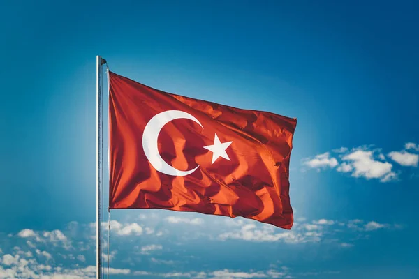Bandera Turca Ondeando Viento Sobre Fondo Del Cielo Luna Creciente Fotos De Stock Sin Royalties Gratis
