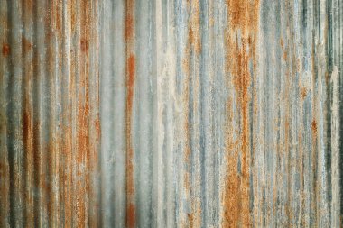 Eski çinko duvar dokusu arka plan, galvanize metal kaplama üzerinde paslı.