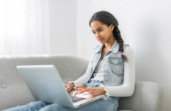 African Teen Girl Using Laptop Computer Browsing Internet Sitting Couch — Photo