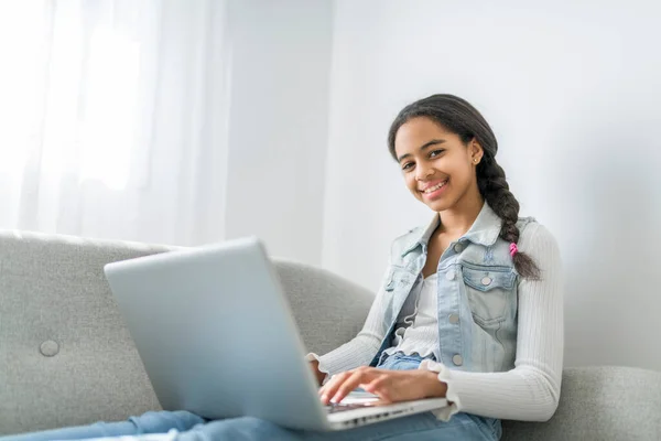 African Teen Girl Using Laptop Computer Browsing Internet Sitting Couch — Photo