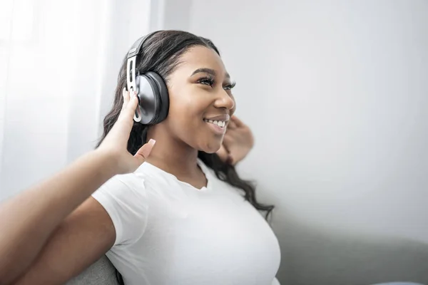 Attractive Young African Woman Sitting Couch Home Listening Music Headphone — Stock Photo, Image