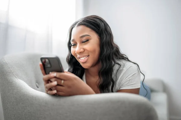 Attractive Young African Woman Sitting Couch Home Cellphone — Stock Photo, Image