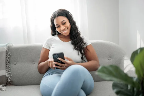 Attractive Young African Woman Sitting Couch Home Cellphone — Stock Photo, Image