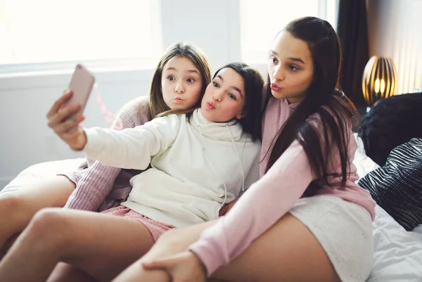 Teen friends girls with smartphone taking selfie at home — Photo