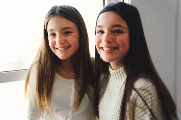 Two Teens spending time on bedroom at home — Fotografia de Stock