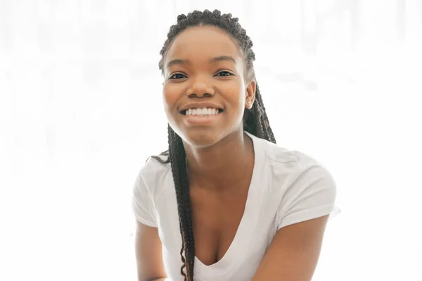 Young African American teen on a white background — Stock fotografie