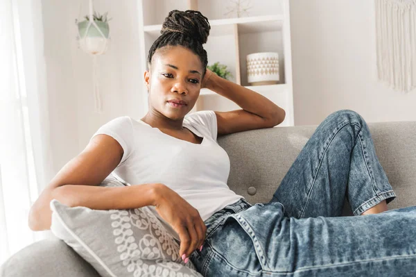 Portrait of A African Woman sit on the sofa at home — Stockfoto