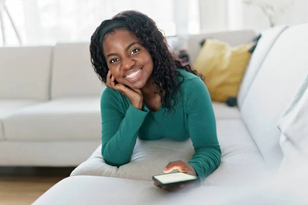 Portrait of a young woman using mobile phone — Stockfoto