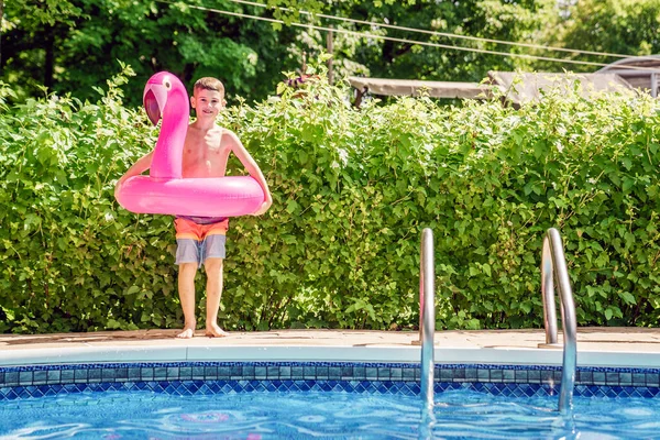 Kid having fun on in a swimming pool. —  Fotos de Stock