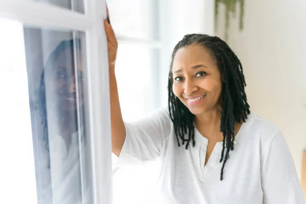 Portrait of an african woman close to a window — Stockfoto