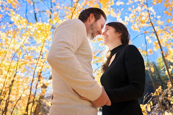 Happy autumn fall couple having fun in autumn season — Stock Photo, Image