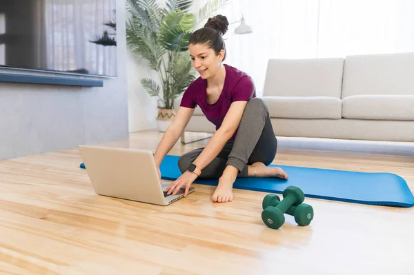 Attractive Fit woman Exercise at home on the living room — ストック写真