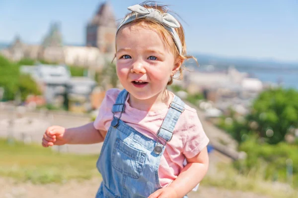 Nice Portrait of happy joyful child outside — Stock fotografie