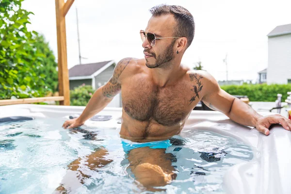 Sexy mexican man relaxing in hot tub on summer season — Stock fotografie