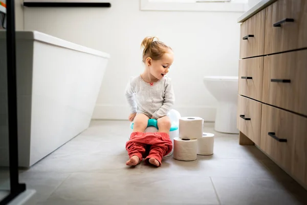 Adorable young baby child sitting and learning how to use the toilet — Photo