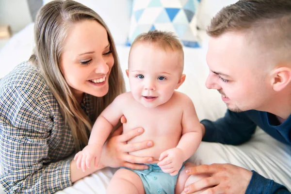 Happy family and their baby boy on the bed at home — Foto de Stock
