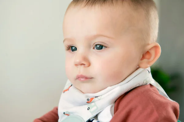 A nice baby boy portrait at home — Stock fotografie