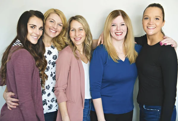 Group of friends woman portrait close to a white wall — Stok fotoğraf