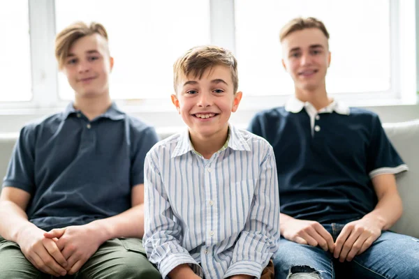 The Two happy friends portrait inside house — Stock Photo, Image