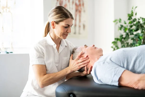A Modern rehabilitation physiotherapy worker with senior client — Stock Photo, Image