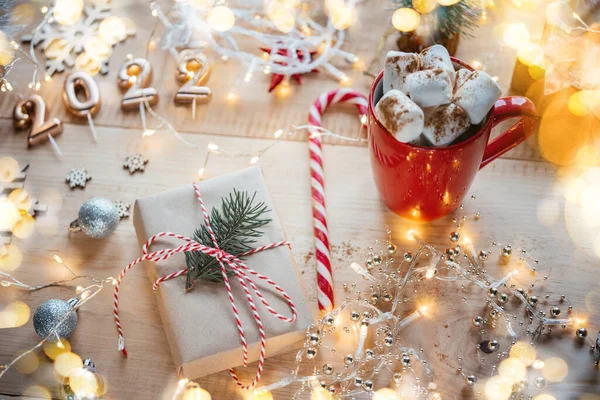 Festive Christmas Composition Gift Box Marshmallow Hot Chocolate Christmas Decorations — Stock Photo, Image
