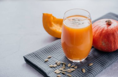 Balkabağından yapılmış sonbahar sebze suyu