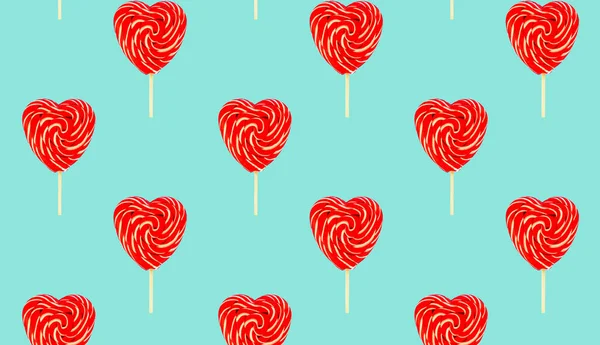 赤いハートロリポップパターン上の青の背景愛とバレンタインデーの背景 — ストック写真