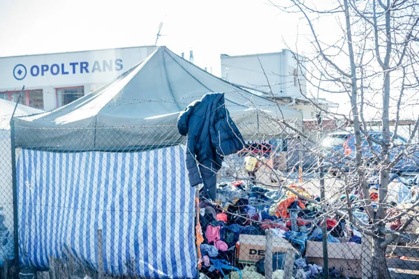 Medyka, Poland - March 24, 2022: a heap of old clothes at refugees camp at Ukrainian-Polish border crossing in Medyka. People fleeing the war in Ukraine — Stock Photo, Image