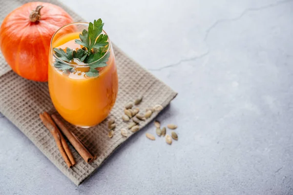 Vegan spicy pumpkin drink, autumn healthy vegan drinks, healthy autumn drinks to boost your immune system