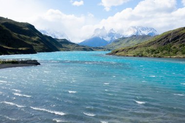 Torres del Paine Millî Parkı peyzaj, Şili. Rio Paine, Şili Patagonya