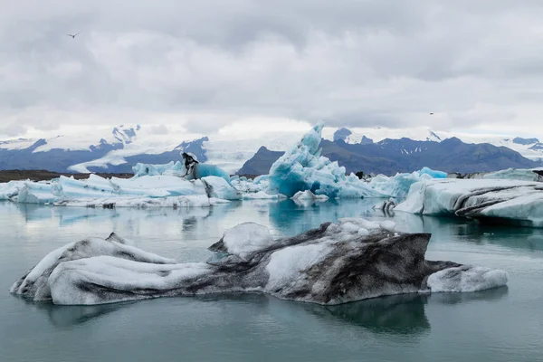 Παγωμένη Λίμνη Jokulsarlon Ισλανδία Παγόβουνα Επιπλέουν Στο Νερό Ισλανδικό Τοπίο — Φωτογραφία Αρχείου