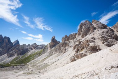 Dolomitler peyzaj, Passo Principe 'e giden yol. Catinaccio grubu