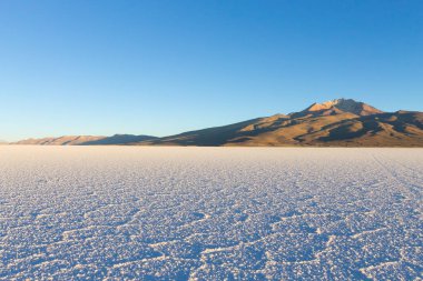 Salar de Uyuni, Bolivya. Dünyadaki en büyük tuz düzlüğü. Bolivya manzarası. Cerro Tunupa görünümü