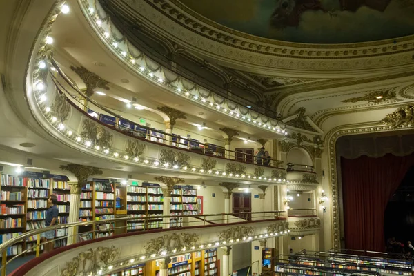 布恩斯书店 阿根廷 2018年11月29日 布宜诺斯艾利斯El Ateneo Grand Splendid书店内景 阿根廷具有里程碑意义 — 图库照片
