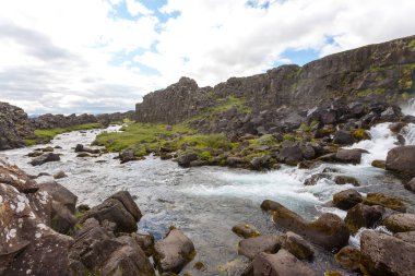 Oxarfoss şelalesi yaz günü manzarası, Thingvellir, İzlanda. İzlanda Şelalesi