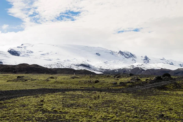 アイスランドのクヴェルフィヨール地域の近くにあるVatnajokull氷河 クヴェルクフィヨル山 — ストック写真