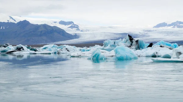 Παγωμένη Λίμνη Jokulsarlon Ισλανδία Παγόβουνα Επιπλέουν Στο Νερό Ισλανδικό Τοπίο — Φωτογραφία Αρχείου