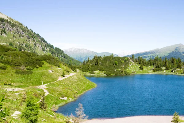 Paisagem Lago Alpino Área Passagem Rolle Dolomites Panorama Montanha — Fotografia de Stock