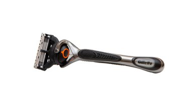 Gomel, Belarus - 29 Aralık 2021: yalıtılmış Gillette füzyonu traş ve saç kesimi için güç esnek tıraş bıçakları..